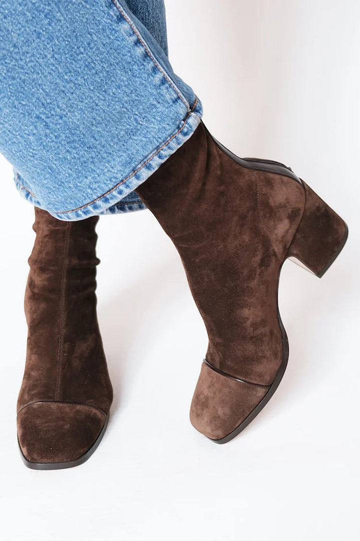 Botas em Camurça com Salto - Aurora