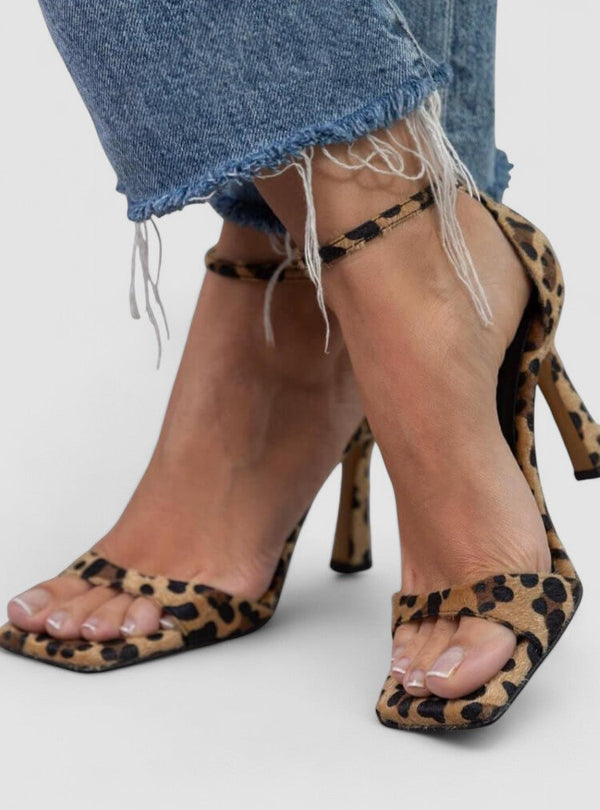 Júlia - Sandálias de salto alto com estampado leopardo