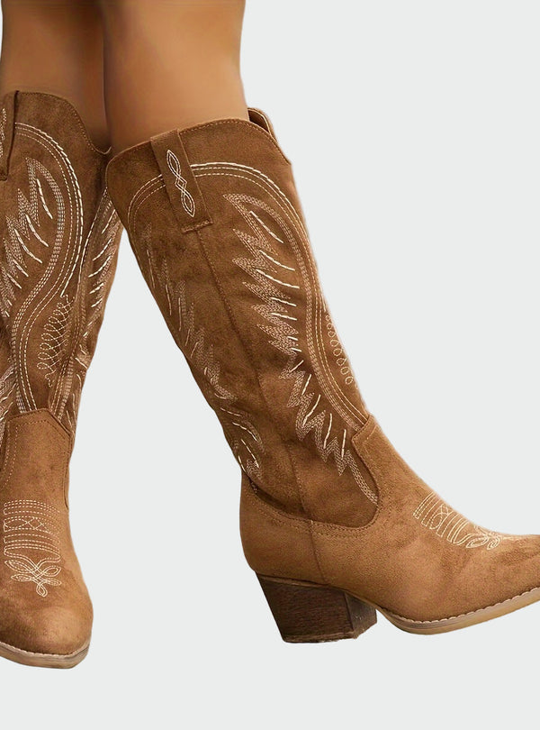 Botas ocidentais bordadas e elegantes