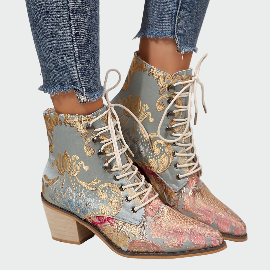 Botins de couro com flores