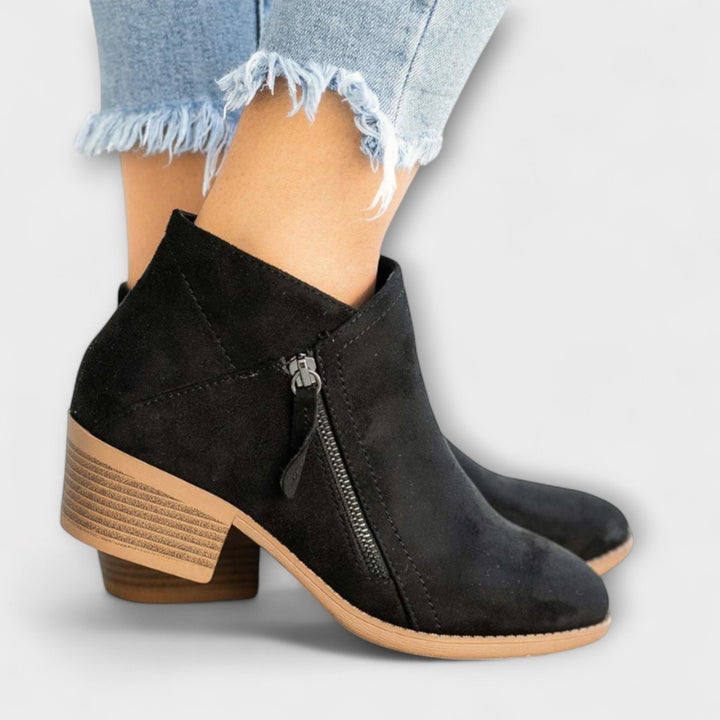 Larissa - Botas Camurça com salto largo