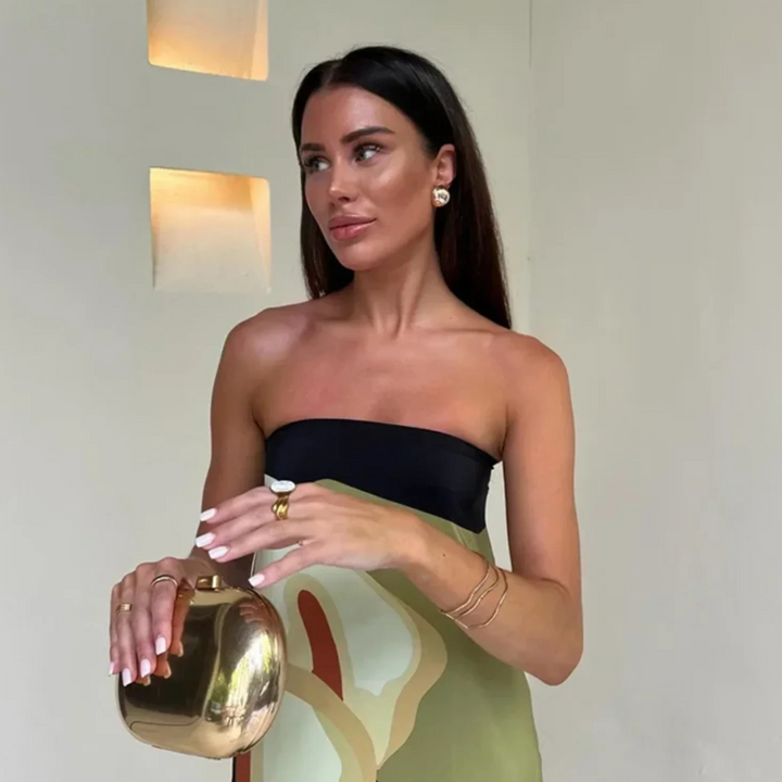 Paula - Vestido Elegante com Decote