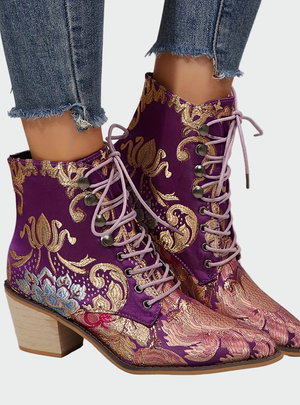 Botins de couro com flores