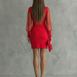Sara | Vestido com ombros à mostra e mangas longas